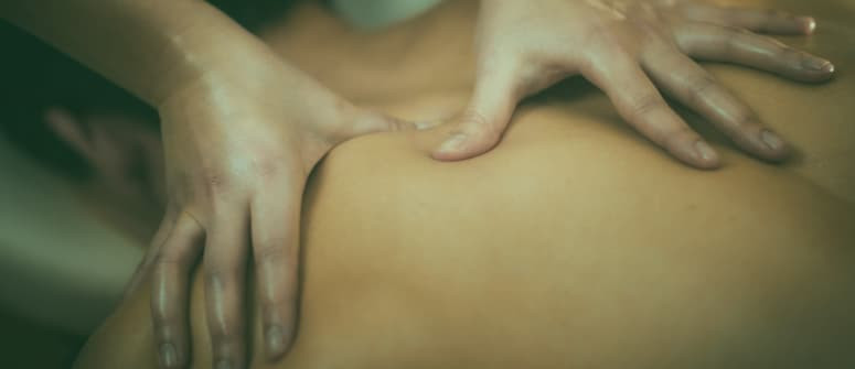 Wie man mit Cannabis angereichertes Massageöl herstellt
